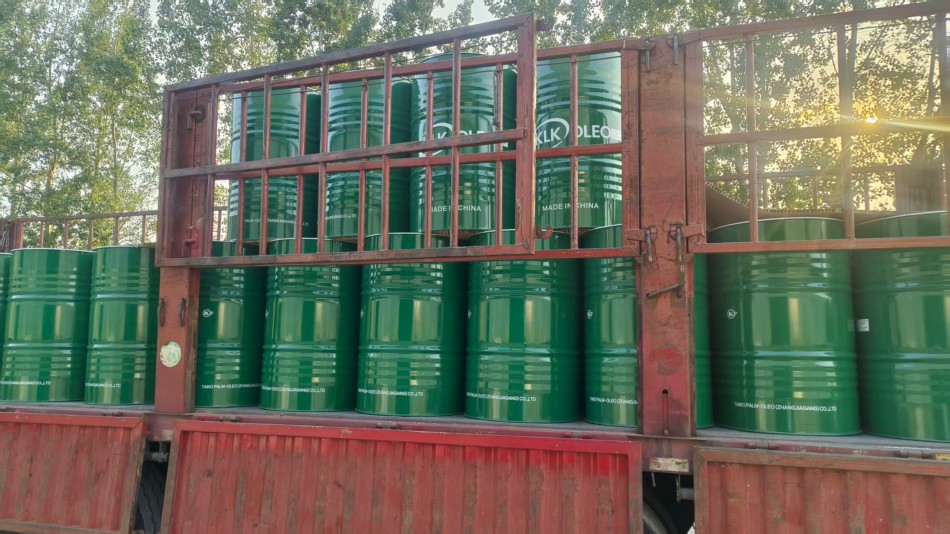 泰柯甘油出貨現場.jpg 泰柯甘油出貨現場.jpg